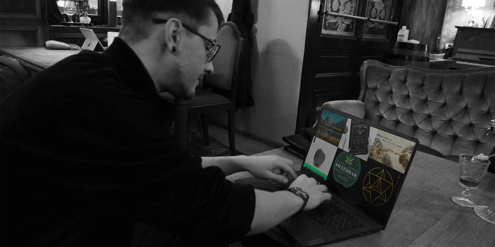 Man am Laptop